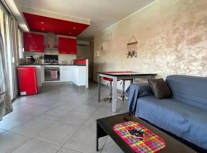 Superbe 2 Pièces Appartement à 5min de la Mer Free WIFI et PARKING